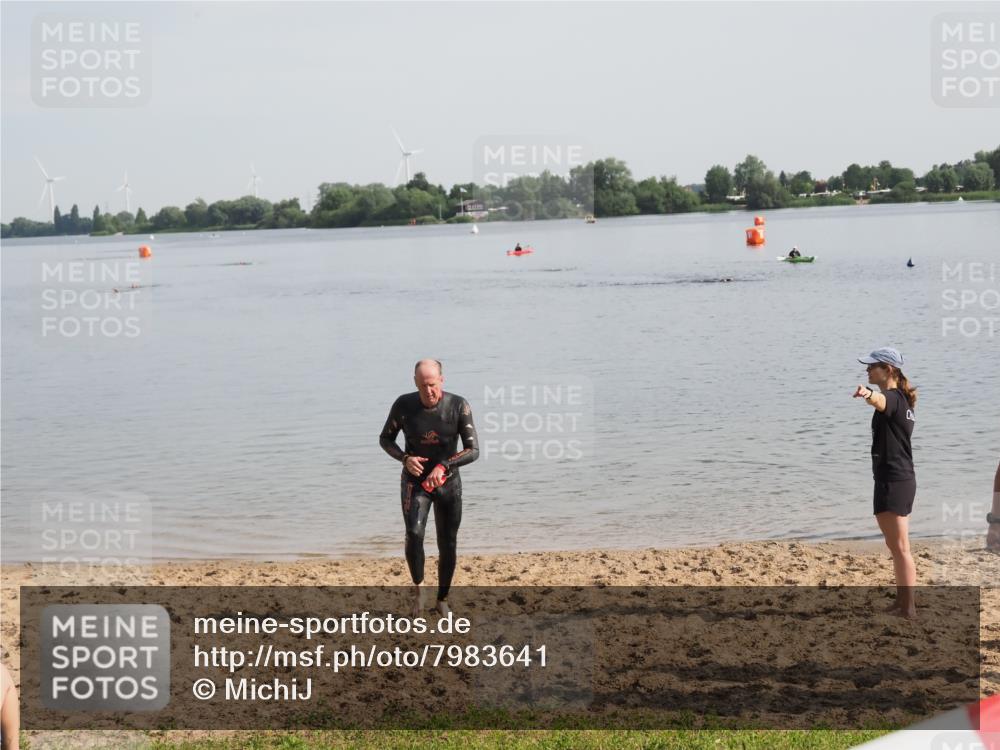 21.06.2025 - 27. Vierlanden-Triathlon MichiJ http://msf.ph/oto/7983641 15.06.2026 09:07:08 Schwimmen 231, 251 meine-sportfotos.de
