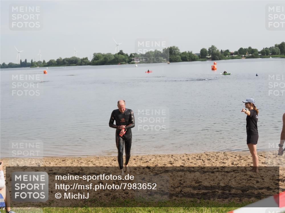 21.06.2025 - 27. Vierlanden-Triathlon MichiJ http://msf.ph/oto/7983652 15.06.2026 09:07:08 Schwimmen 231, 251 meine-sportfotos.de