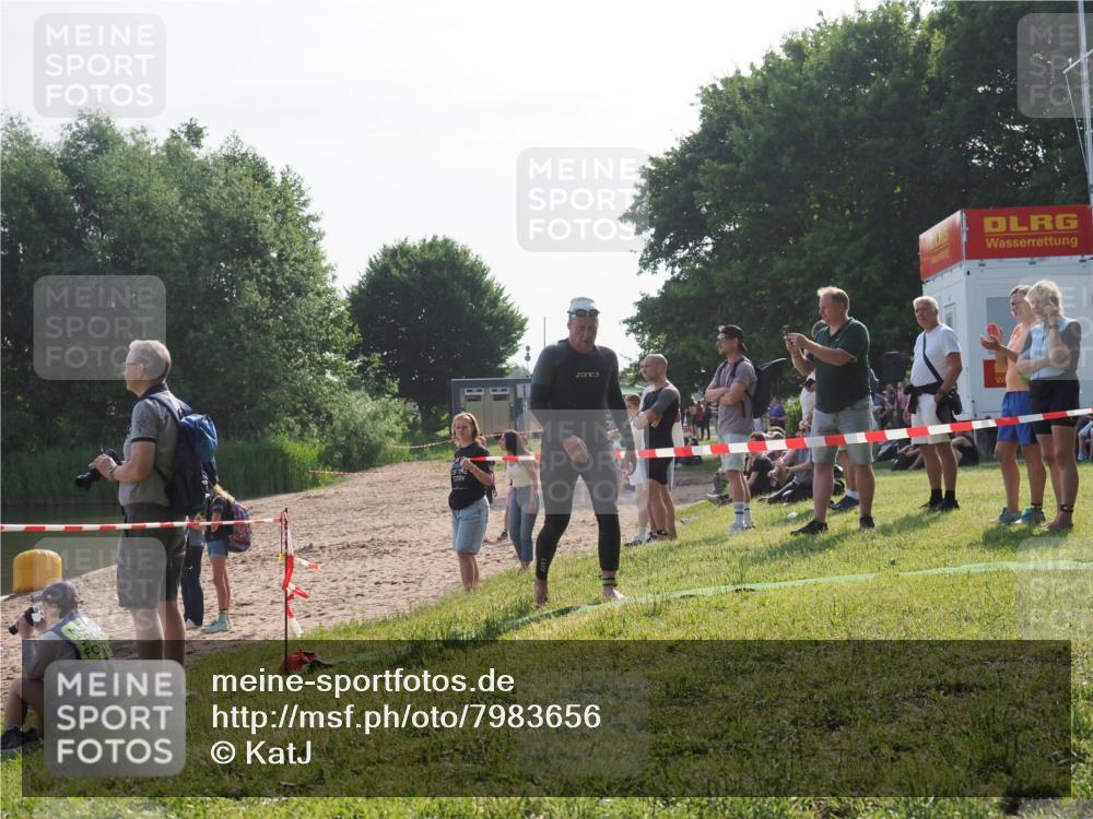 15.06.2025 - 27. Vierlanden-Triathlon KatJ http://msf.ph/oto/7983656 15.06.2025 08:52:54 Schwimmen 98, 233 meine-sportfotos.de