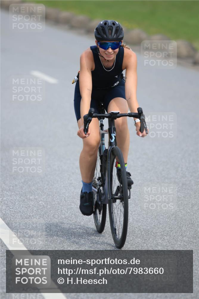 15.06.2025 - 27. Vierlanden-Triathlon H.Heesch http://msf.ph/oto/7983660 15.06.2025 10:57:40 Radfahren 48, 494, 508, 555, 753 meine-sportfotos.de