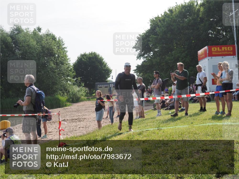 15.06.2025 - 27. Vierlanden-Triathlon KatJ http://msf.ph/oto/7983672 15.06.2025 08:52:54 Schwimmen 98, 233 meine-sportfotos.de