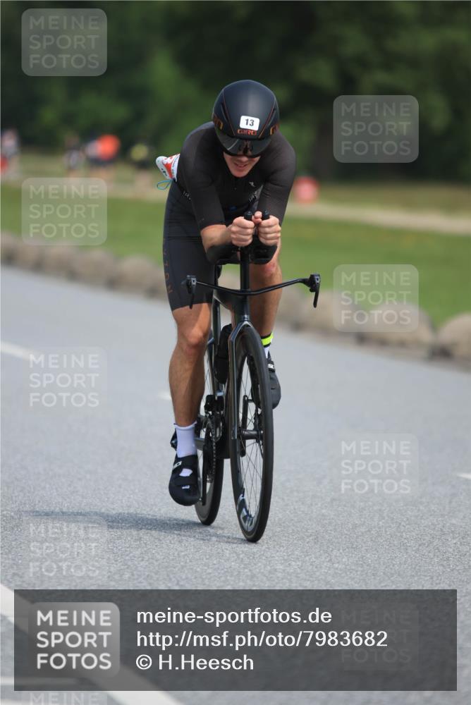 15.06.2025 - 27. Vierlanden-Triathlon H.Heesch http://msf.ph/oto/7983682 15.06.2025 11:17:40 Radfahren 13, 148, 153, 720, 947 meine-sportfotos.de