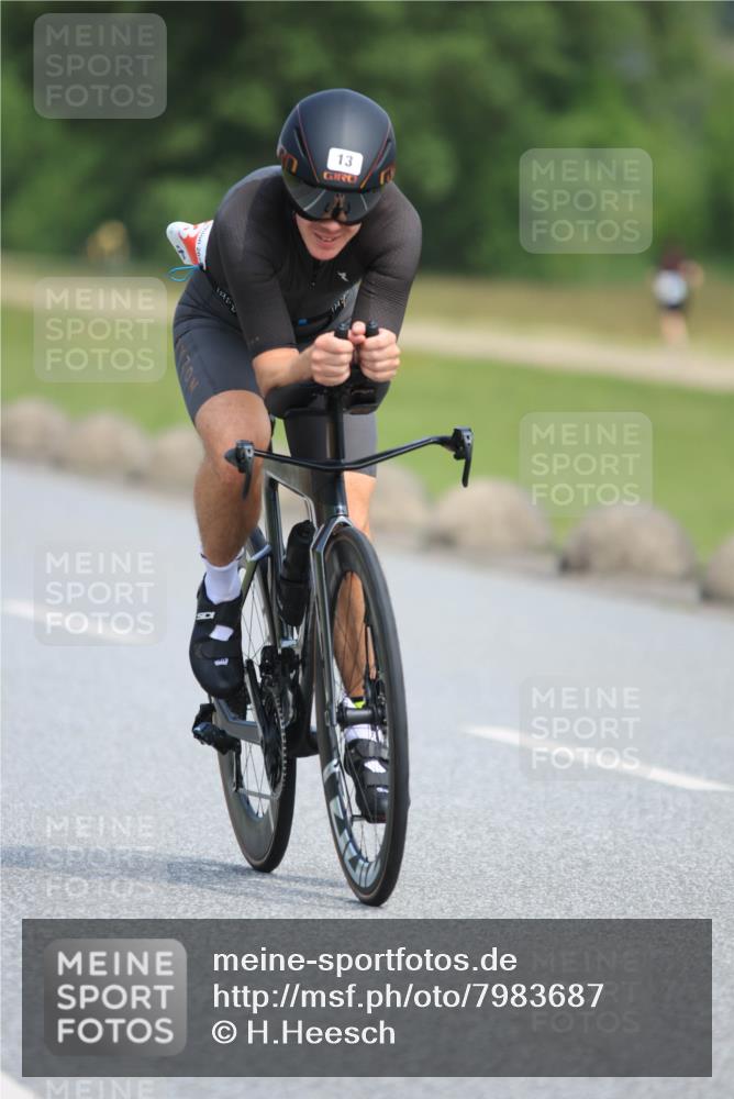 15.06.2025 - 27. Vierlanden-Triathlon H.Heesch http://msf.ph/oto/7983687 15.06.2025 11:17:40 Radfahren 13, 148, 153, 720, 947 meine-sportfotos.de