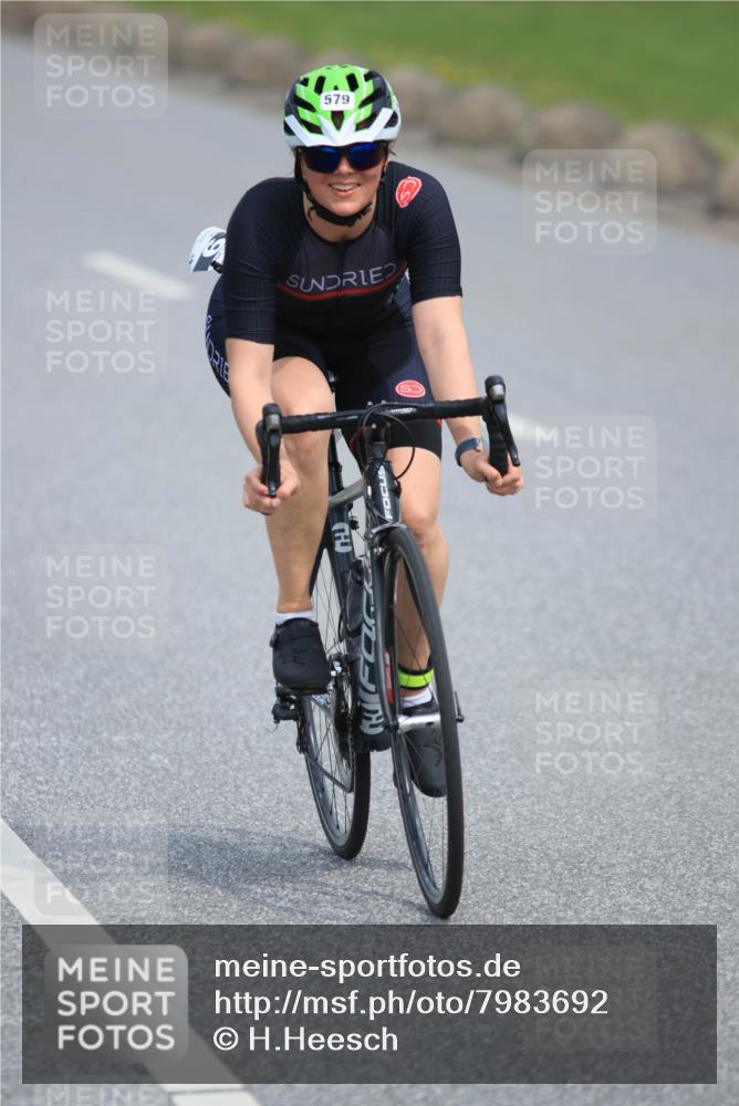 15.06.2025 - 27. Vierlanden-Triathlon H.Heesch http://msf.ph/oto/7983692 15.06.2025 10:57:53 Radfahren 215, 579, 610 meine-sportfotos.de