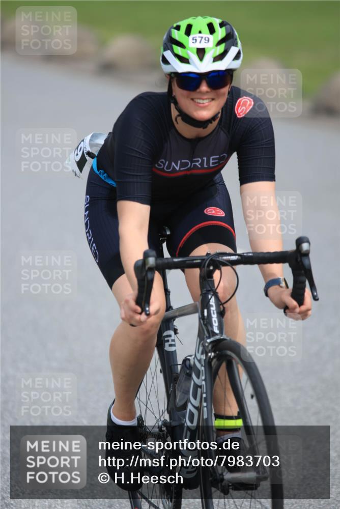 15.06.2025 - 27. Vierlanden-Triathlon H.Heesch http://msf.ph/oto/7983703 15.06.2025 10:57:54 Radfahren 215, 579, 610 meine-sportfotos.de