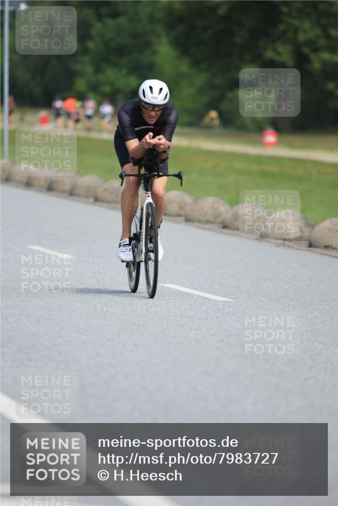 15.06.2025 - 27. Vierlanden-Triathlon H.Heesch http://msf.ph/oto/7983727 15.06.2025 11:17:45 Radfahren 7, 148, 153, 154, 720, 947 meine-sportfotos.de