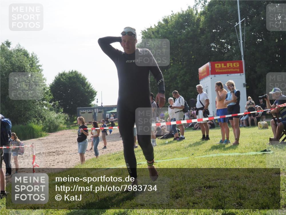 15.06.2025 - 27. Vierlanden-Triathlon KatJ http://msf.ph/oto/7983734 15.06.2025 08:52:58 Schwimmen 98, 233 meine-sportfotos.de