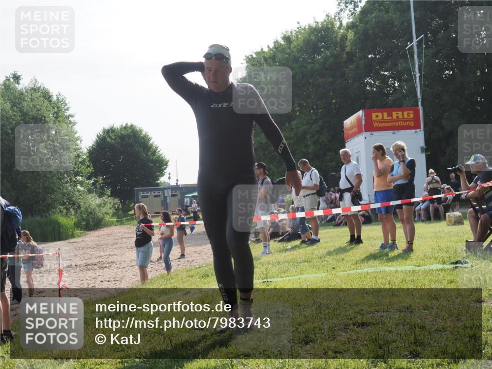 15.06.2025 - 27. Vierlanden-Triathlon KatJ http://msf.ph/oto/7983743 15.06.2025 08:52:58 Schwimmen 98, 233 meine-sportfotos.de