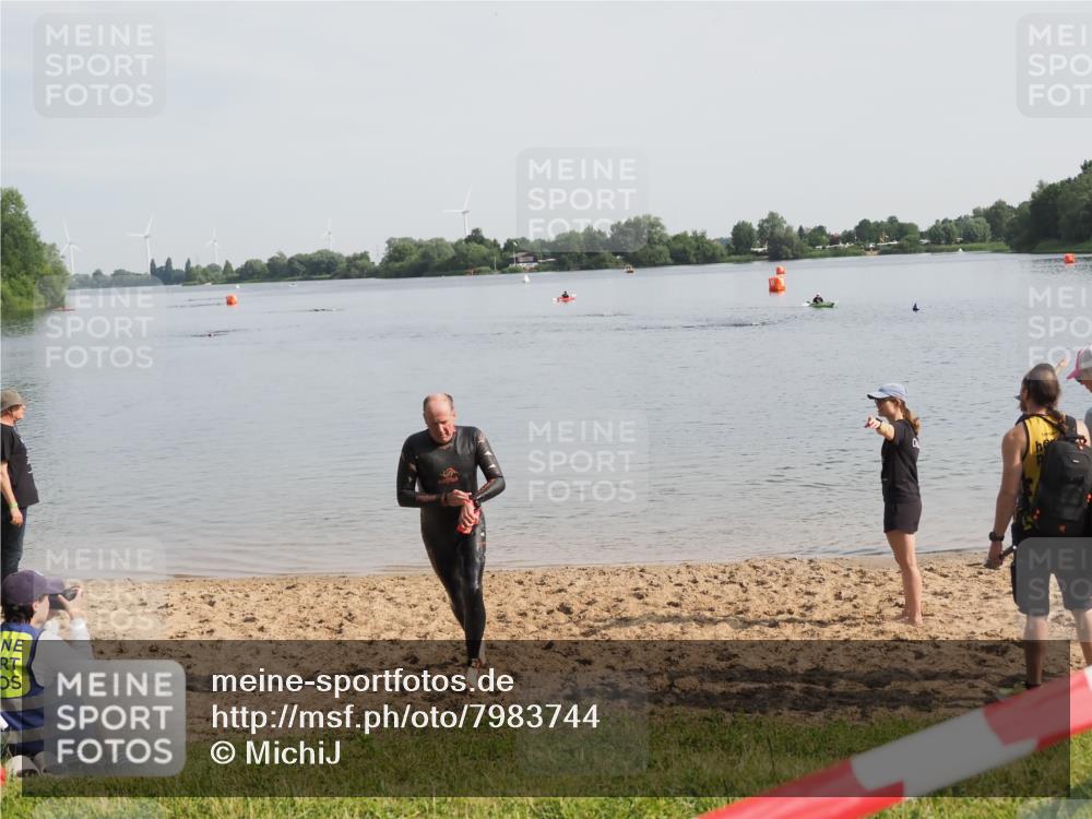 21.06.2025 - 27. Vierlanden-Triathlon MichiJ http://msf.ph/oto/7983744 15.06.2026 09:07:09 Schwimmen 231 meine-sportfotos.de