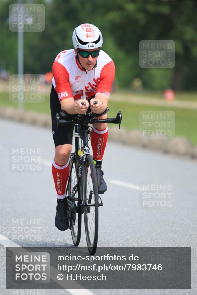 15.06.2025 - 27. Vierlanden-Triathlon H.Heesch http://msf.ph/oto/7983746 15.06.2025 11:17:46 Radfahren 7, 148, 153, 154, 720, 947 meine-sportfotos.de
