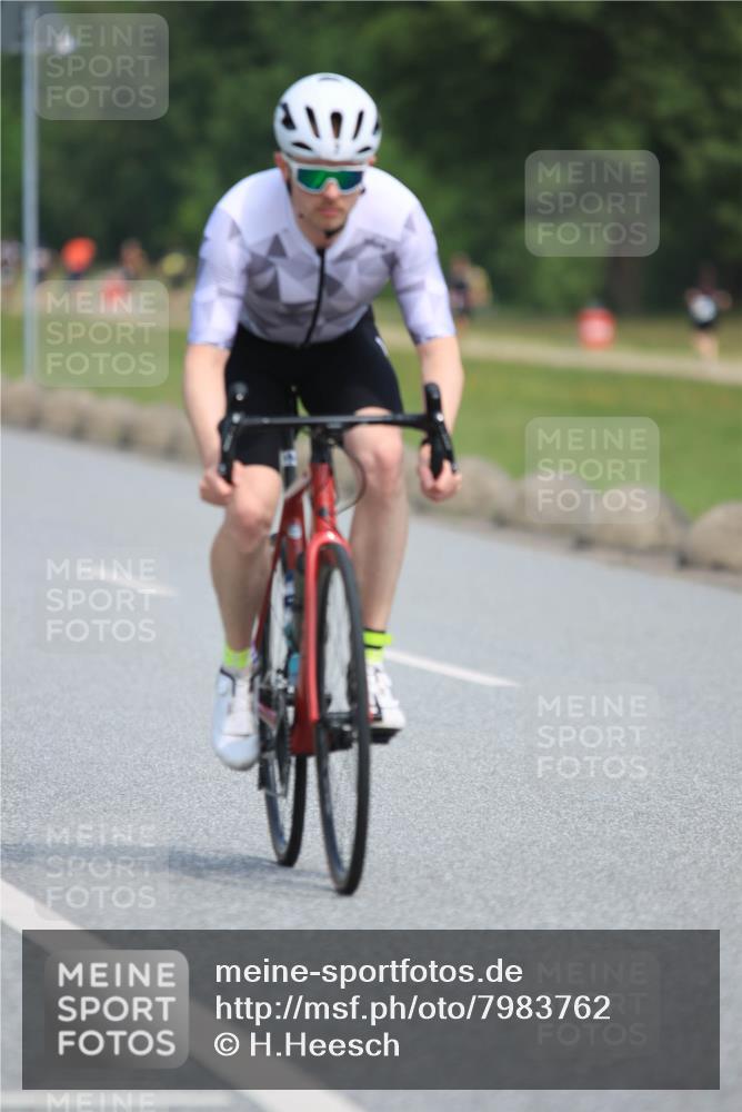 15.06.2025 - 27. Vierlanden-Triathlon H.Heesch http://msf.ph/oto/7983762 15.06.2025 11:17:50 Radfahren 7, 148, 153, 154, 199, 720, 830, 947 meine-sportfotos.de