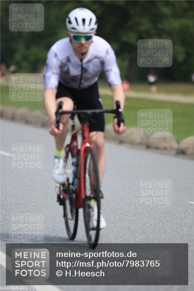 15.06.2025 - 27. Vierlanden-Triathlon H.Heesch http://msf.ph/oto/7983765 15.06.2025 11:17:50 Radfahren 7, 148, 153, 154, 199, 720, 830, 947 meine-sportfotos.de
