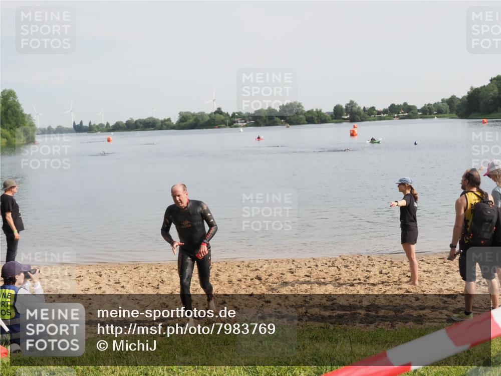 21.06.2025 - 27. Vierlanden-Triathlon MichiJ http://msf.ph/oto/7983769 15.06.2026 09:07:09 Schwimmen 231 meine-sportfotos.de