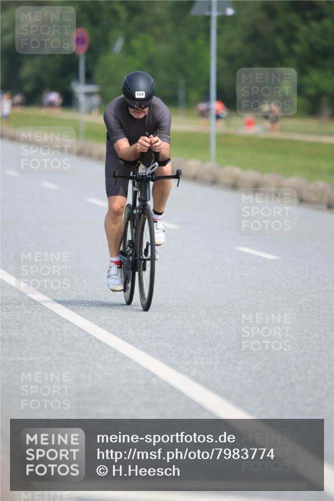 15.06.2025 - 27. Vierlanden-Triathlon H.Heesch http://msf.ph/oto/7983774 15.06.2025 11:17:51 Radfahren 7, 148, 154, 199, 720, 830, 947 meine-sportfotos.de