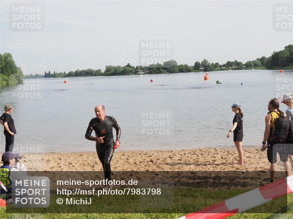 21.06.2025 - 27. Vierlanden-Triathlon MichiJ http://msf.ph/oto/7983798 15.06.2026 09:07:09 Schwimmen 231 meine-sportfotos.de