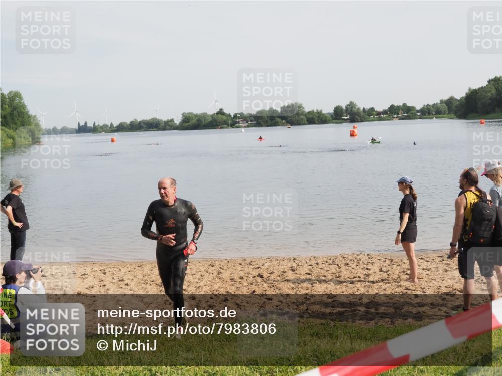 21.06.2025 - 27. Vierlanden-Triathlon MichiJ http://msf.ph/oto/7983806 15.06.2026 09:07:10 Schwimmen 231 meine-sportfotos.de