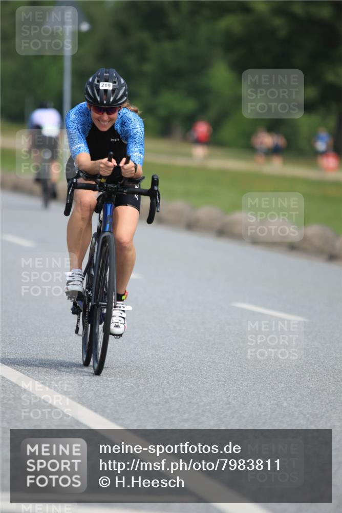 15.06.2025 - 27. Vierlanden-Triathlon H.Heesch http://msf.ph/oto/7983811 15.06.2025 11:18:25 Radfahren 219, 236, 750 meine-sportfotos.de