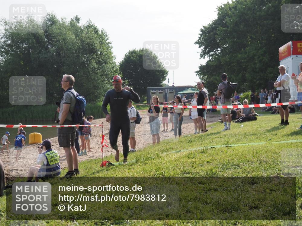 15.06.2025 - 27. Vierlanden-Triathlon KatJ http://msf.ph/oto/7983812 15.06.2025 08:53:15 Schwimmen 133 meine-sportfotos.de