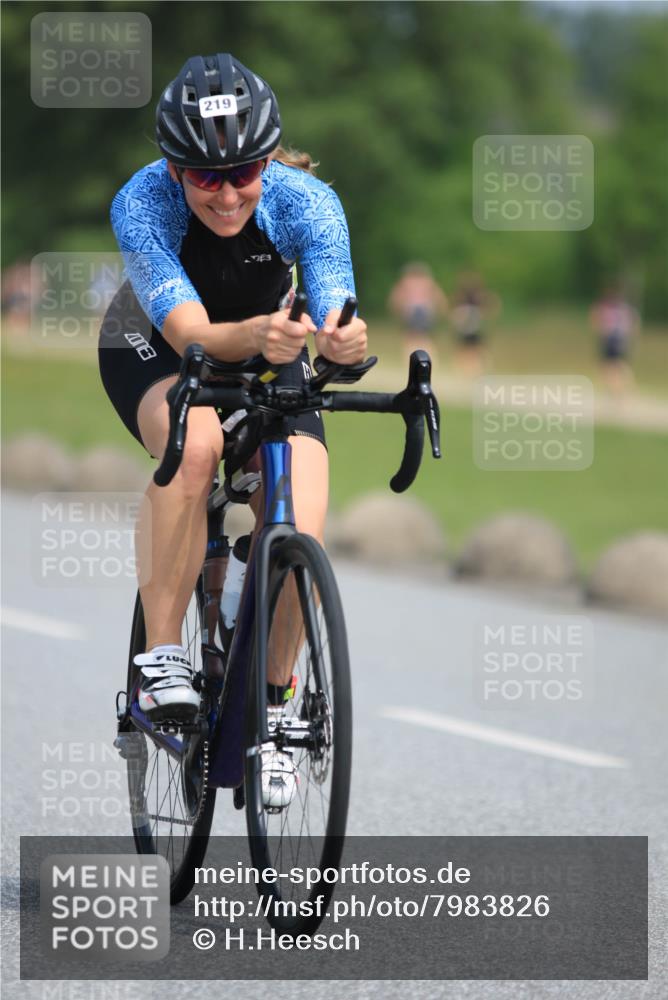 15.06.2025 - 27. Vierlanden-Triathlon H.Heesch http://msf.ph/oto/7983826 15.06.2025 11:18:26 Radfahren 219, 236, 750 meine-sportfotos.de
