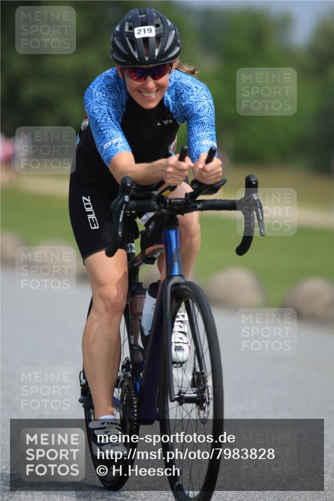 15.06.2025 - 27. Vierlanden-Triathlon H.Heesch http://msf.ph/oto/7983828 15.06.2025 11:18:26 Radfahren 219, 236, 750 meine-sportfotos.de