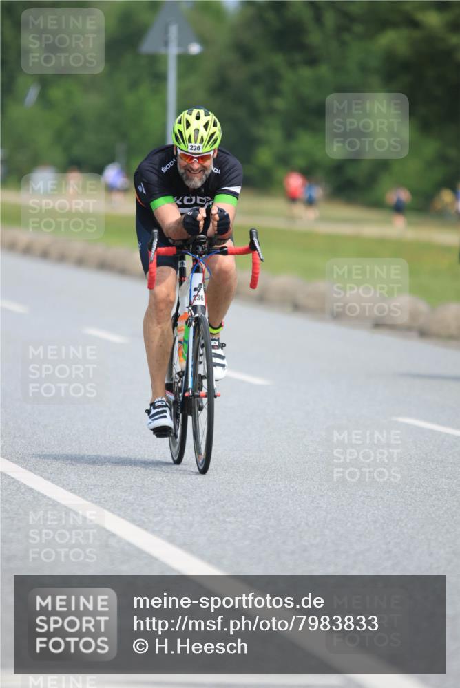 15.06.2025 - 27. Vierlanden-Triathlon H.Heesch http://msf.ph/oto/7983833 15.06.2025 11:18:29 Radfahren 219, 236, 836 meine-sportfotos.de