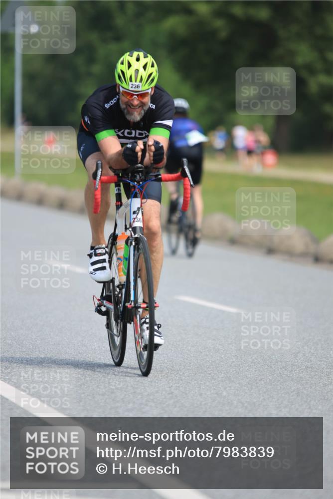 15.06.2025 - 27. Vierlanden-Triathlon H.Heesch http://msf.ph/oto/7983839 15.06.2025 11:18:29 Radfahren 219, 236, 836 meine-sportfotos.de