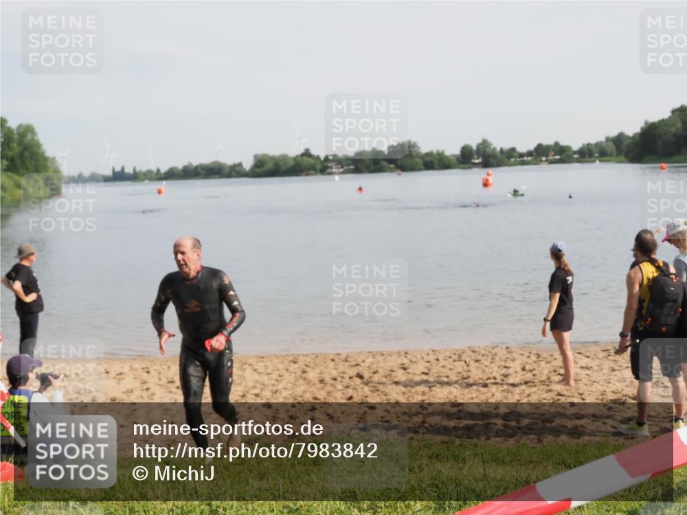 21.06.2025 - 27. Vierlanden-Triathlon MichiJ http://msf.ph/oto/7983842 15.06.2026 09:07:10 Schwimmen 231 meine-sportfotos.de