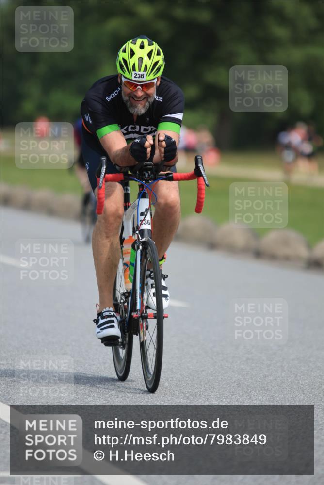 15.06.2025 - 27. Vierlanden-Triathlon H.Heesch http://msf.ph/oto/7983849 15.06.2025 11:18:29 Radfahren 219, 236, 836 meine-sportfotos.de