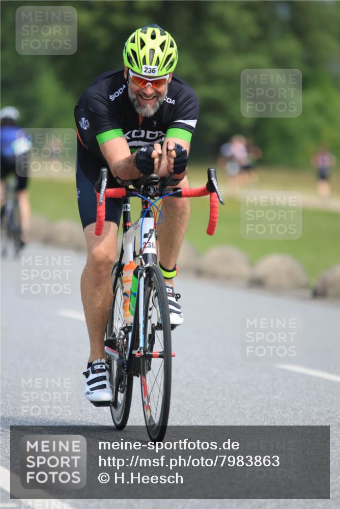 15.06.2025 - 27. Vierlanden-Triathlon H.Heesch http://msf.ph/oto/7983863 15.06.2025 11:18:30 Radfahren 219, 236, 836 meine-sportfotos.de