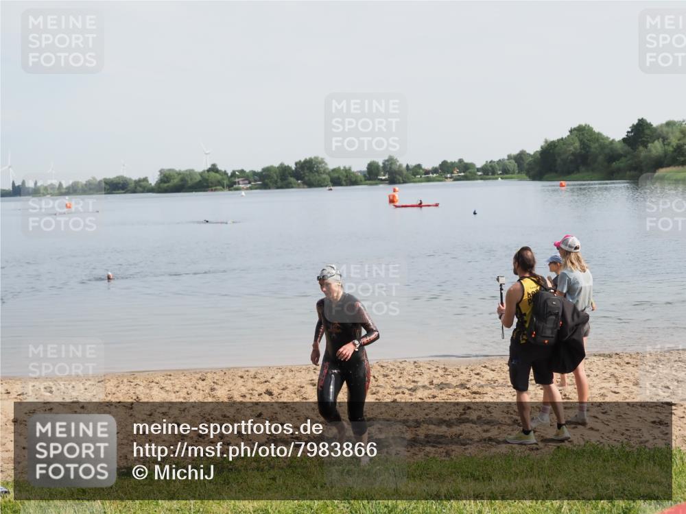21.06.2025 - 27. Vierlanden-Triathlon MichiJ http://msf.ph/oto/7983866 15.06.2026 09:08:36 Schwimmen 226 meine-sportfotos.de