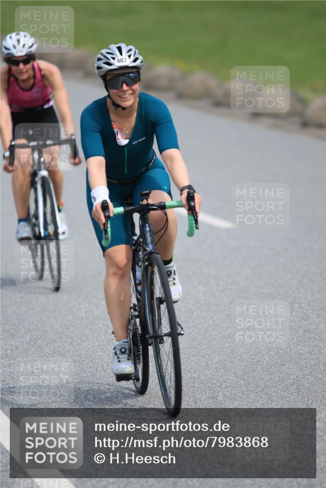 15.06.2025 - 27. Vierlanden-Triathlon H.Heesch http://msf.ph/oto/7983868 15.06.2025 10:58:14 Radfahren 476, 487, 632 meine-sportfotos.de