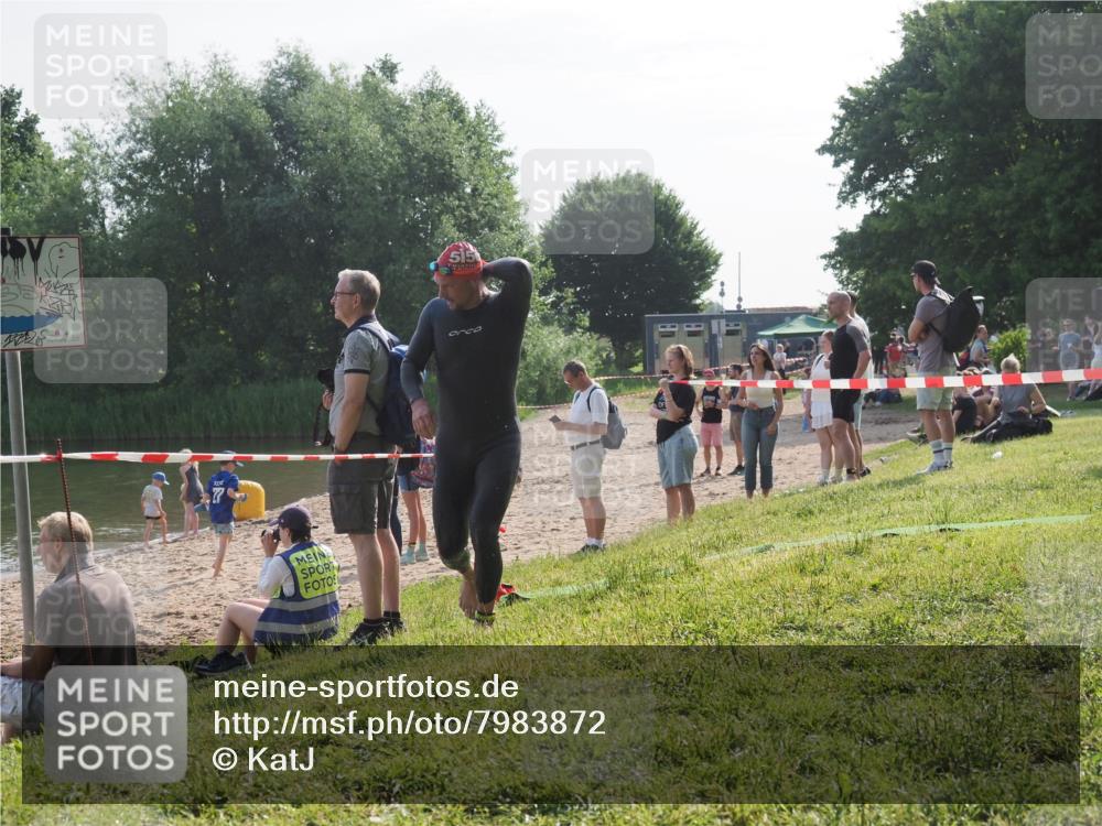 15.06.2025 - 27. Vierlanden-Triathlon KatJ http://msf.ph/oto/7983872 15.06.2025 08:53:16 Schwimmen 133 meine-sportfotos.de