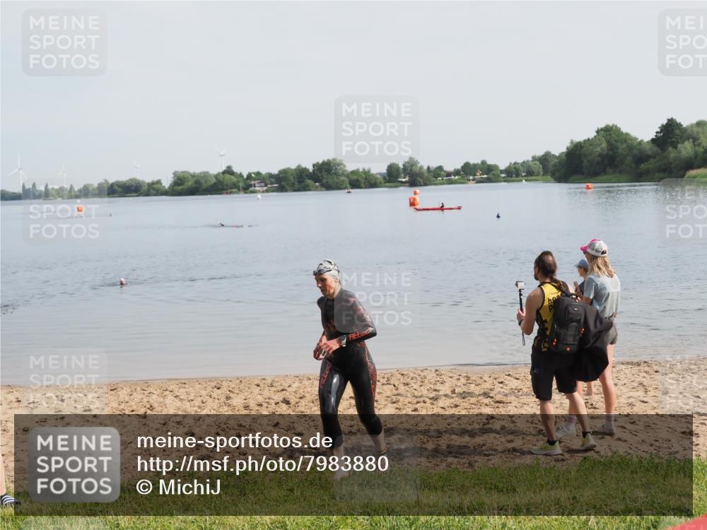 21.06.2025 - 27. Vierlanden-Triathlon MichiJ http://msf.ph/oto/7983880 15.06.2026 09:08:36 Schwimmen 226 meine-sportfotos.de