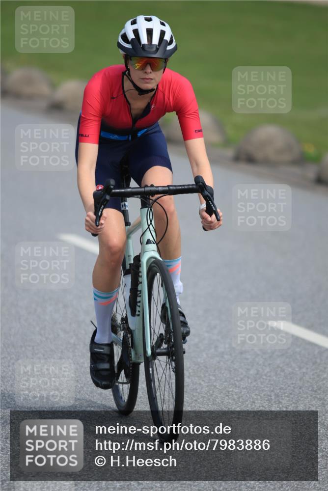 15.06.2025 - 27. Vierlanden-Triathlon H.Heesch http://msf.ph/oto/7983886 15.06.2025 11:19:38 Radfahren 196, 205, 835 meine-sportfotos.de