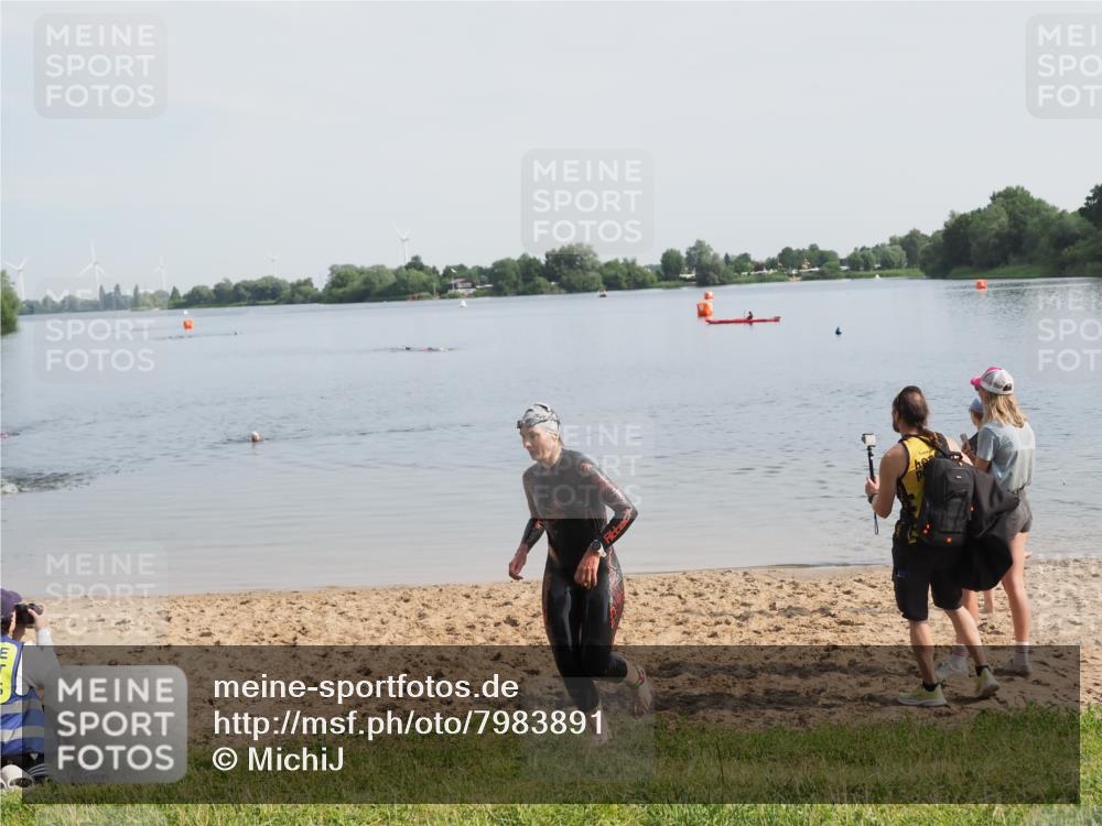 21.06.2025 - 27. Vierlanden-Triathlon MichiJ http://msf.ph/oto/7983891 15.06.2026 09:08:36 Schwimmen 226 meine-sportfotos.de