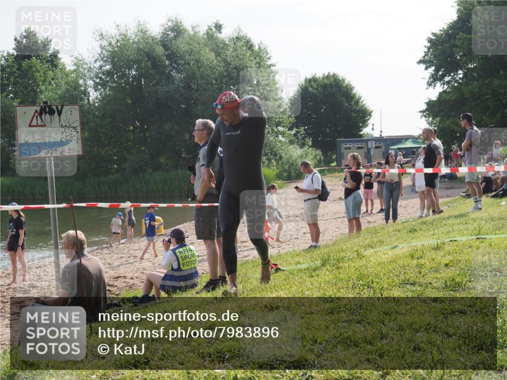 15.06.2025 - 27. Vierlanden-Triathlon KatJ http://msf.ph/oto/7983896 15.06.2025 08:53:16 Schwimmen 133 meine-sportfotos.de