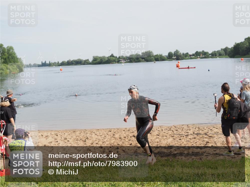 21.06.2025 - 27. Vierlanden-Triathlon MichiJ http://msf.ph/oto/7983900 15.06.2026 09:08:36 Schwimmen 226 meine-sportfotos.de