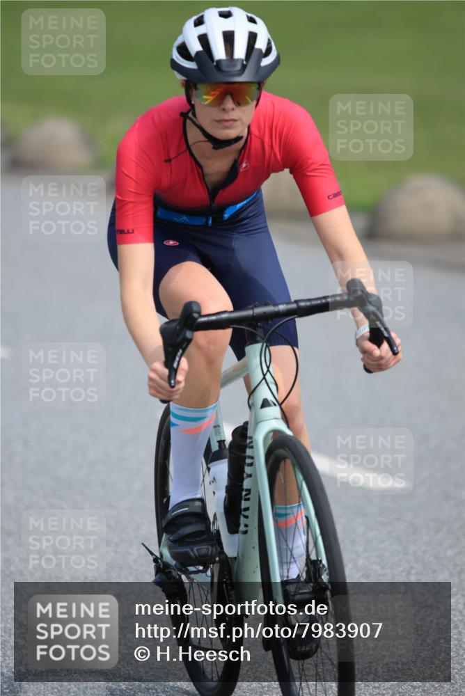 15.06.2025 - 27. Vierlanden-Triathlon H.Heesch http://msf.ph/oto/7983907 15.06.2025 11:19:38 Radfahren 196, 205, 835 meine-sportfotos.de