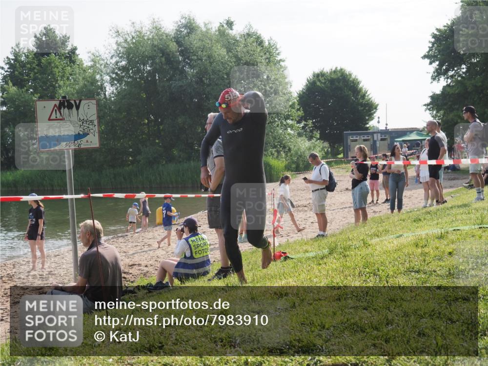15.06.2025 - 27. Vierlanden-Triathlon KatJ http://msf.ph/oto/7983910 15.06.2025 08:53:16 Schwimmen 133 meine-sportfotos.de