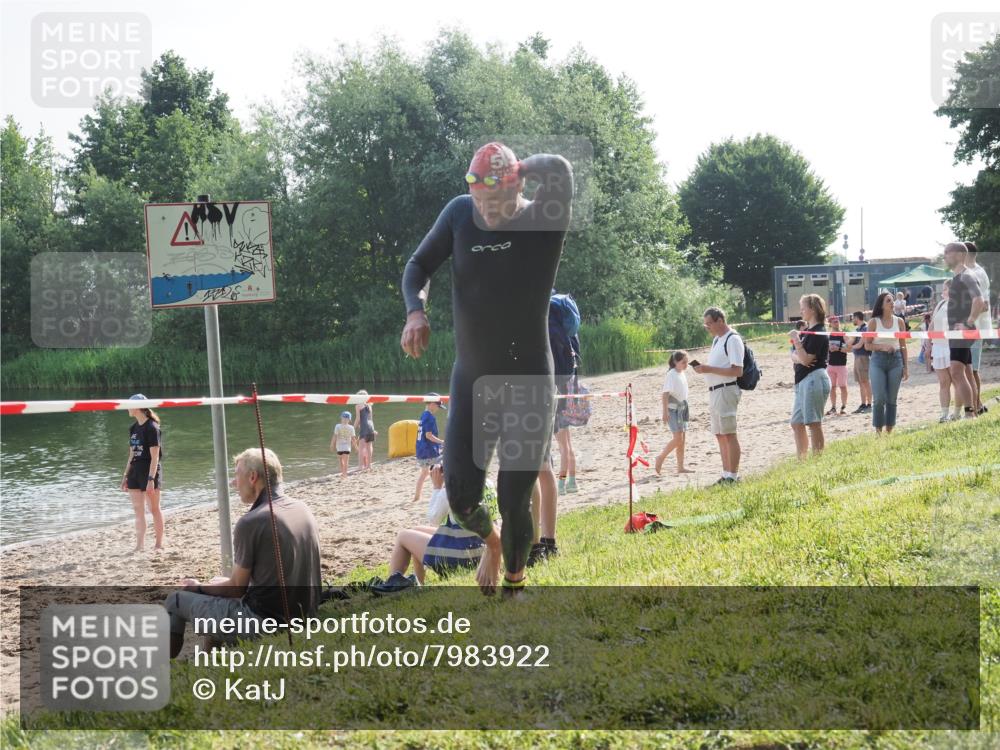 15.06.2025 - 27. Vierlanden-Triathlon KatJ http://msf.ph/oto/7983922 15.06.2025 08:53:17 Schwimmen 133 meine-sportfotos.de