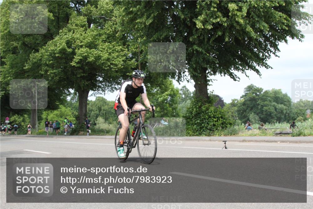15.06.2025 - 7 Türme Triathlon Yannick Fuchs http://msf.ph/oto/7983923 15.06.2025 13:40:35 Radfahren  meine-sportfotos.de