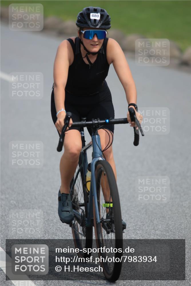 15.06.2025 - 27. Vierlanden-Triathlon H.Heesch http://msf.ph/oto/7983934 15.06.2025 10:58:24 Radfahren 480, 499 meine-sportfotos.de
