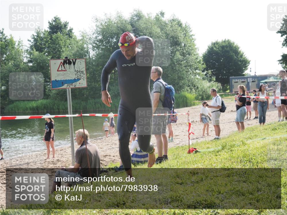 15.06.2025 - 27. Vierlanden-Triathlon KatJ http://msf.ph/oto/7983938 15.06.2025 08:53:17 Schwimmen 133 meine-sportfotos.de
