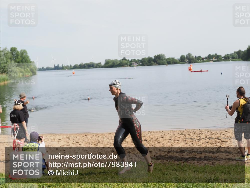 21.06.2025 - 27. Vierlanden-Triathlon MichiJ http://msf.ph/oto/7983941 15.06.2026 09:08:37 Schwimmen 226 meine-sportfotos.de
