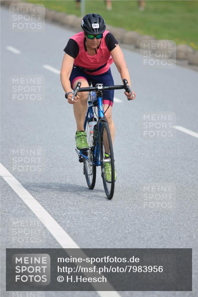 15.06.2025 - 27. Vierlanden-Triathlon H.Heesch http://msf.ph/oto/7983956 15.06.2025 11:19:56 Radfahren 251, 772, 811, 982 meine-sportfotos.de