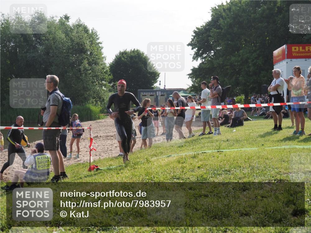 15.06.2025 - 27. Vierlanden-Triathlon KatJ http://msf.ph/oto/7983957 15.06.2025 08:53:24 Schwimmen 133, 162, 169 meine-sportfotos.de