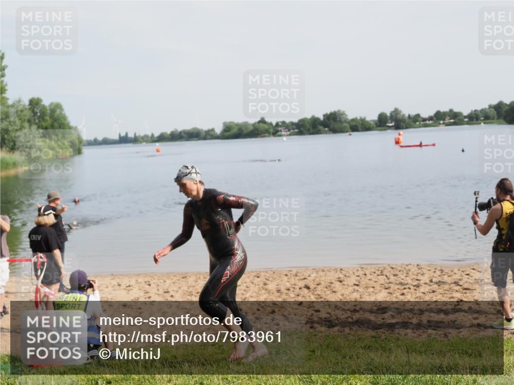 21.06.2025 - 27. Vierlanden-Triathlon MichiJ http://msf.ph/oto/7983961 15.06.2026 09:08:37 Schwimmen 226 meine-sportfotos.de