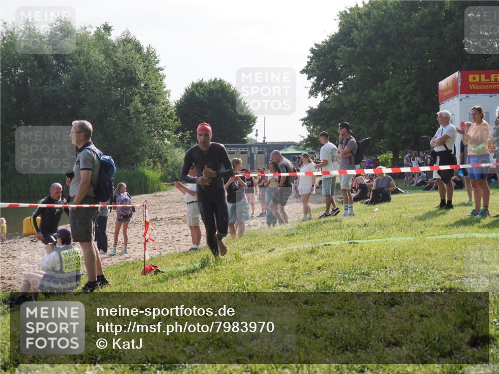 15.06.2025 - 27. Vierlanden-Triathlon KatJ http://msf.ph/oto/7983970 15.06.2025 08:53:24 Schwimmen 133, 162, 169 meine-sportfotos.de