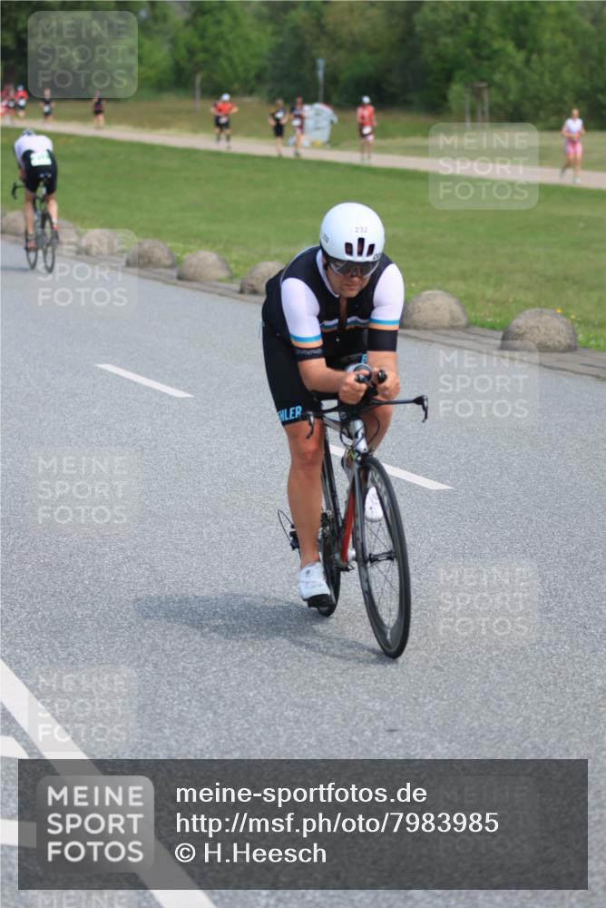 15.06.2025 - 27. Vierlanden-Triathlon H.Heesch http://msf.ph/oto/7983985 15.06.2025 11:20:07 Radfahren 3, 115, 232, 789, 852, 968 meine-sportfotos.de
