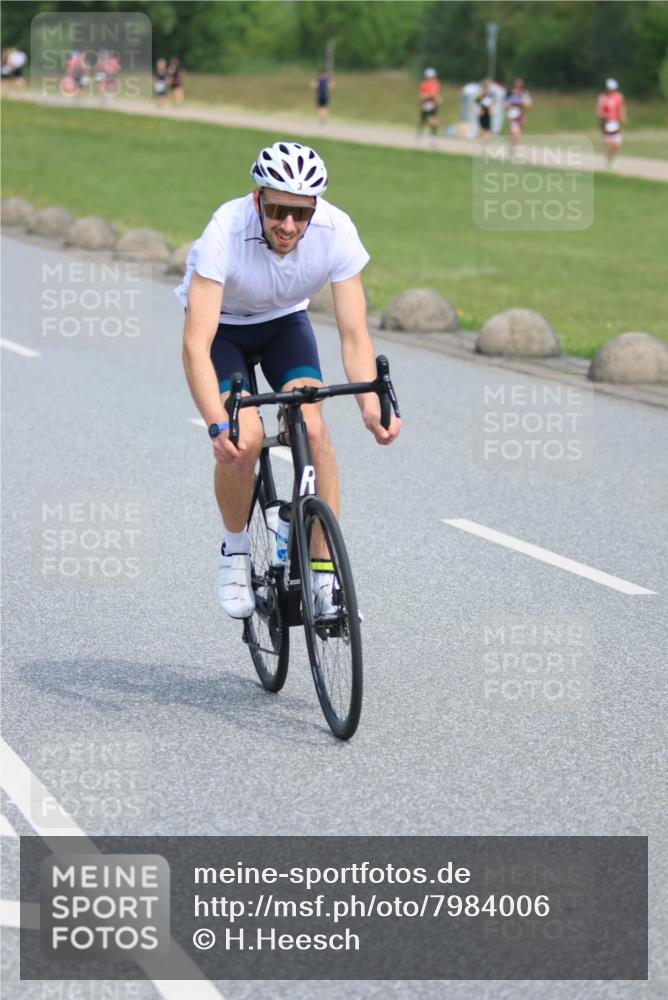 15.06.2025 - 27. Vierlanden-Triathlon H.Heesch http://msf.ph/oto/7984006 15.06.2025 11:20:08 Radfahren 3, 115, 232, 789, 852, 861, 968 meine-sportfotos.de